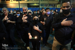 روشن کردن هزاران شمع در شب شام غریبان حسینی/ چهارراه گلوبندک