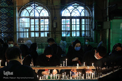 روشن کردن هزاران شمع در شب شام غریبان حسینی/ چهارراه گلوبندک