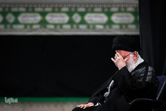 آخرین شب عزاداری حضرت اباعبدالله الحسین(ع) در حسینیه امام خمینی(ره) با حضور رهبر معظم انقلاب اسلامی