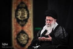 آخرین شب عزاداری حضرت اباعبدالله الحسین(ع) در حسینیه امام خمینی(ره) با حضور رهبر معظم انقلاب اسلامی