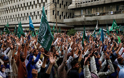 تظاهرات اعتراض آمیز مردم شهرهای مختلف پاکستان در محکومیت طراحی و انتشار کاریکاتورهای موهن به پیامبر گرامی اسلام(ص) توسط نشریه فرانسوی «شارلی عبدو»