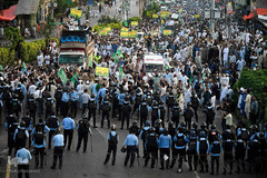 تظاهرات اعتراض آمیز مردم شهرهای مختلف پاکستان در محکومیت طراحی و انتشار کاریکاتورهای موهن به پیامبر گرامی اسلام(ص) توسط نشریه فرانسوی «شارلی عبدو»