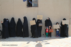 تجمع اعتراضی طلاب و دانشجویان قم در پی هتک حرمت روزنامه فرانسوی به پیامبر اسلام(ص)