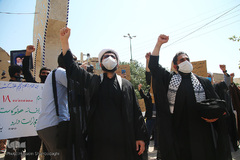 تجمع اعتراضی طلاب و دانشجویان قم در پی هتک حرمت روزنامه فرانسوی به پیامبر اسلام(ص)