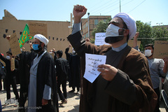 تجمع اعتراضی طلاب و دانشجویان قم در پی هتک حرمت روزنامه فرانسوی به پیامبر اسلام(ص)