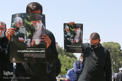 تجمع اعتراضی طلاب و دانشجویان قم در پی هتک حرمت روزنامه فرانسوی به پیامبر اسلام(ص)