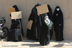 تجمع اعتراضی طلاب و دانشجویان قم در پی هتک حرمت روزنامه فرانسوی به پیامبر اسلام(ص)