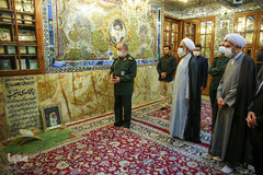 دیدار سردار دریادار علی فدوی جانشین فرمانده کل سپاه با آیت‌الله دژکام تولیت آستان مقدس حضرت شاهچراغ(ع)
