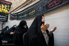 فاصله‌گذاری‌های اجتماعی در بیشتر مراسم‌ عزای حسینی دیده می‌شود و بانیان تعداد محدودی میهمان نسبت به سال‌های گذشته دعوت می‌کنند
