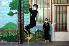 فشار زندگی هنوز موفق نشده کودکیشان را از آنها بگیرد.