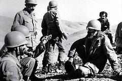 گل خاک شهیدان، حضور رهبر انقلاب در جبهه ها