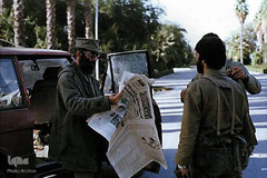 گل خاک شهیدان، حضور رهبر انقلاب در جبهه ها