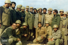 گل خاک شهیدان، حضور رهبر انقلاب در جبهه ها