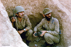 گل خاک شهیدان، حضور رهبر انقلاب در جبهه ها