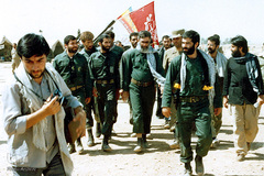 گل خاک شهیدان، حضور رهبر انقلاب در جبهه ها