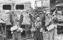 گل‌خاک شهیدان؛ ۸سال حماسه