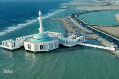 مسجد «الرحمة» عبادتگاهی زیبا در ساحل دریای سرخ شهر جده عربستان