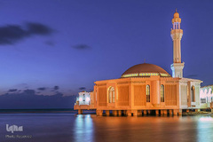 مسجد «الرحمة» عبادتگاهی زیبا در ساحل دریای سرخ شهر جده عربستان