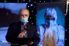 اهدای جایزه ویژه و نشان شانزدهمین جشنواره بین‌المللی فیلم مقاومت به سعید نمکی، وزیر بهداشت، درمان و آموزش پزشکی