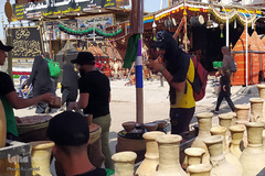 با زائرین پیاده روی اربعین حسینی