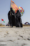 با زائرین پیاده روی اربعین حسینی