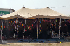 با زائرین پیاده روی اربعین حسینی