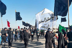 با زائرین پیاده روی اربعین حسینی