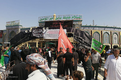 با زائرین پیاده روی اربعین حسینی