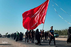 با زائرین پیاده روی اربعین حسینی