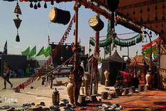 با زائرین پیاده روی اربعین حسینی