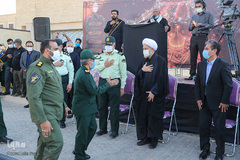 اهتزاز پرچم عزای اربعین در بین الحرمین شیراز