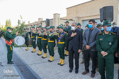 اهتزاز پرچم عزای اربعین در بین الحرمین شیراز