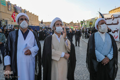 اهتزاز پرچم عزای اربعین در بین الحرمین شیراز