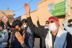 اهتزاز پرچم عزای اربعین در بین الحرمین شیراز