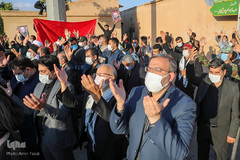 اهتزاز پرچم عزای اربعین در بین الحرمین شیراز