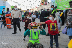 اهتزاز پرچم عزای اربعین در بین الحرمین شیراز