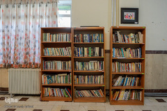 کتابخانه ای در سالن 