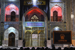 آیین شمع‌گردانی شب شهادت امام رضا (ع) در حرم مطهر رضوی