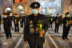 آیین شمع‌گردانی شب شهادت امام رضا (ع) در حرم مطهر رضوی