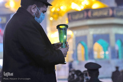 آیین شمع‌گردانی شب شهادت امام رضا (ع) در حرم مطهر رضوی