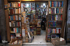 یک انتشاراتی در پاساژ بازار کتاب ایران