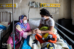 محدثه هم که خیلی به درس خواندن علاقه داره، درست چهل روز هست که از درس دور مانده و برای بازگشت به خانه لحظه‌شماری می‌کنه.