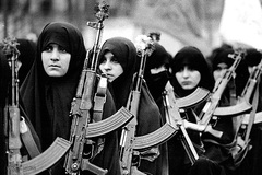 رژه بانوان بسیجی داوطلب اعزام به جبهه های حق علیه باطل