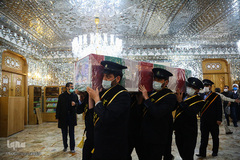 طواف دانشمند شهید فخری‌زاده بر گرد ضریح کریمه اهل بیت(ع)