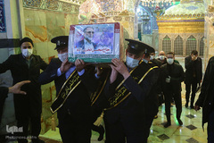 طواف دانشمند شهید فخری‌زاده بر گرد ضریح کریمه اهل بیت(ع)