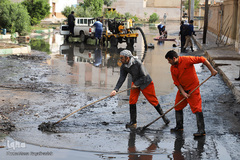 امدادرسانی نیروهای بسیج و سپاه به مردم سیل زده اهواز