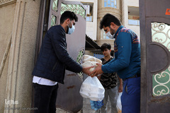 امدادرسانی نیروهای بسیج و سپاه به مردم سیل زده اهواز