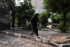 امدادرسانی نیروهای بسیج و سپاه به مردم سیل زده اهواز