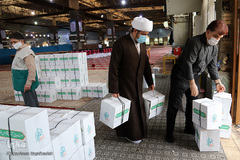 امدادرسانی گروه جهادی خدام‌الرضا(ع) و کانون خدمت آستان قدس رضوی به مردم اهواز