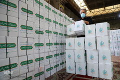 امدادرسانی گروه جهادی خدام‌الرضا(ع) و کانون خدمت آستان قدس رضوی به مردم اهواز